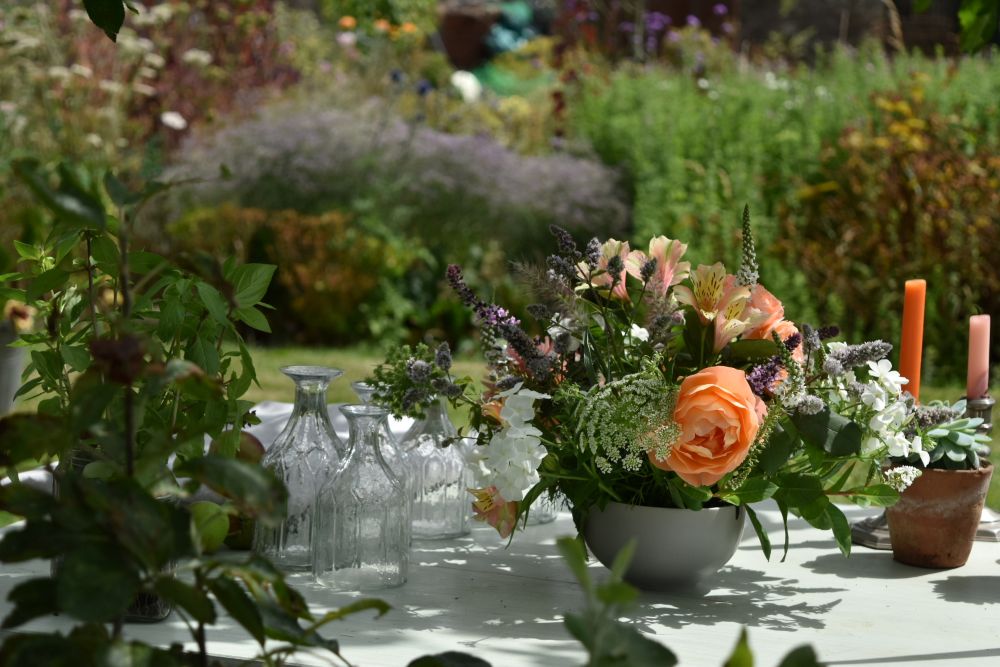 Organic Blooms summer tablescape